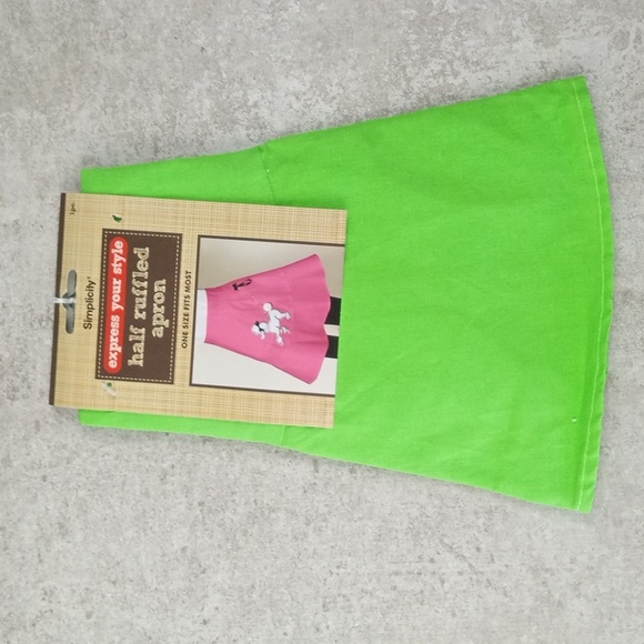 💩 Simplicity Half Ruffled Apron - Picture 2 of 4